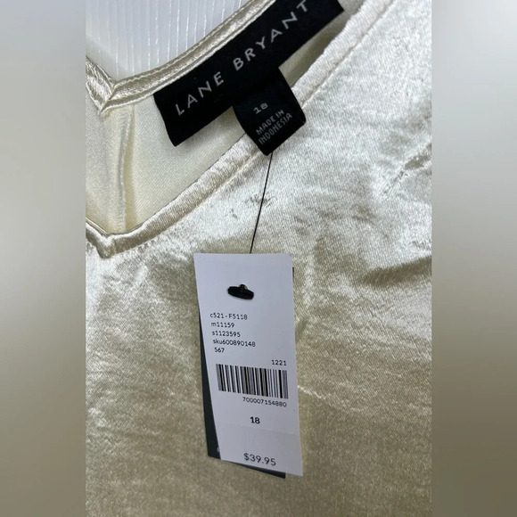 ☘️ NWT Lane Bryant V-Neck Satin Tank, Size 18, Egnet - Picture 6 of 7